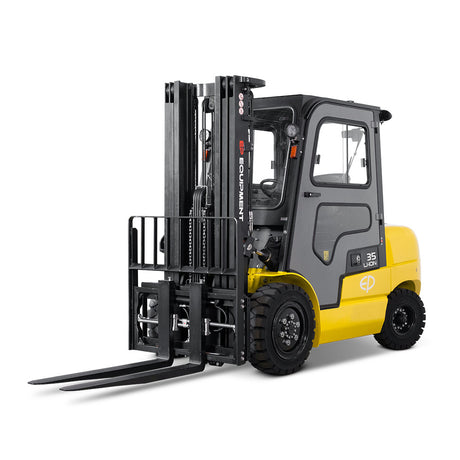 Titel: Elektrisk gaffeltruck med kabine – 3500 kg fra EP Equipment

Alt-tekst: Kraftfuld eltruck med kabine og lithium-ion batteri – til tung industri og udendørs brug

Beskrivelse: EFL352 fra EP Equipment kombinerer høj løftekapacitet (3500 kg) med robust design og komfortabel kabine. Med et 80V/280Ah Li-ion batteri, regntæt konstruktion og lav vedligeholdelse er den ideel til krævende opgaver i industri, logistik og byggebranchen. Kabinen sikrer komfort og sikkerhed ved helårsanvendelse